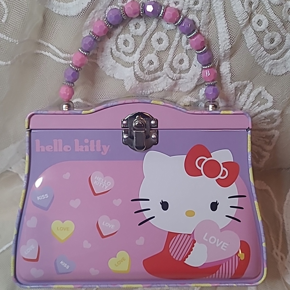 Hello Kitty Pink and Purple Heart Tin Purse (2011) - Picture 9 of 11